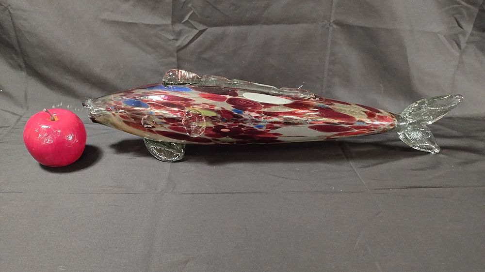 Lot 363: Beautiful iridescent Murano fish measures approx L 53...