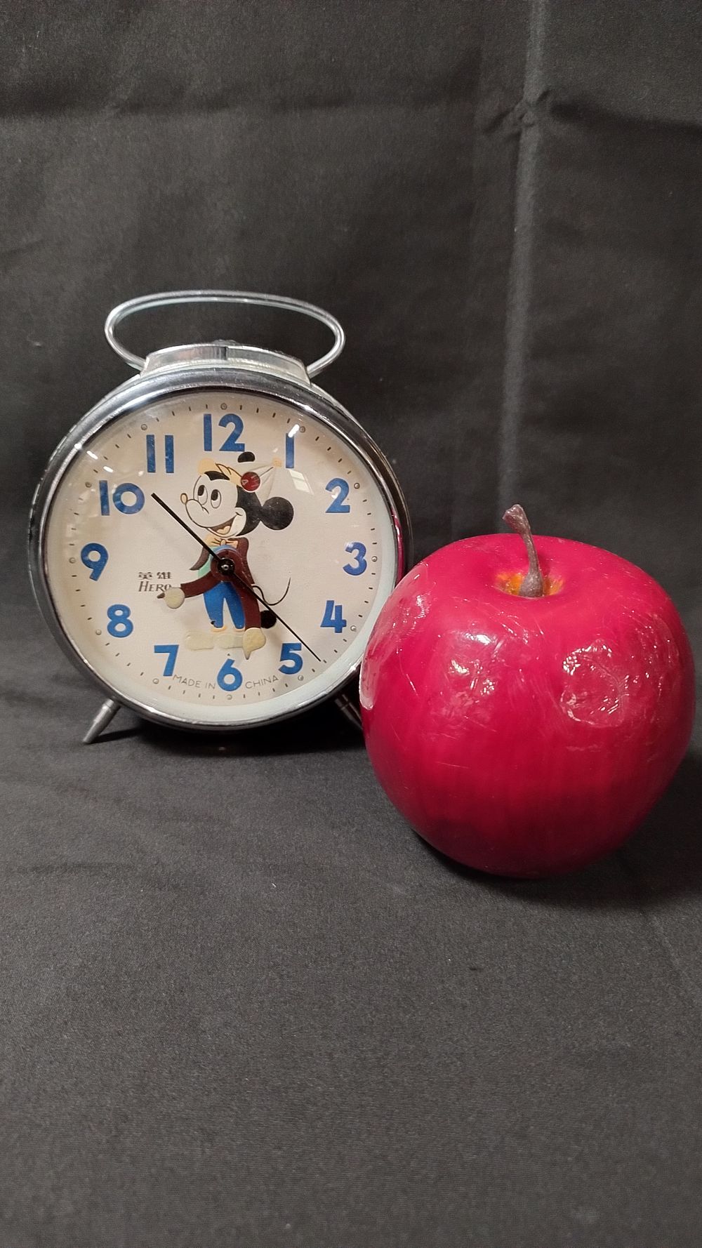 Lot 441: Vintage 1970's Mickey Mouse duck egg blue alarm...