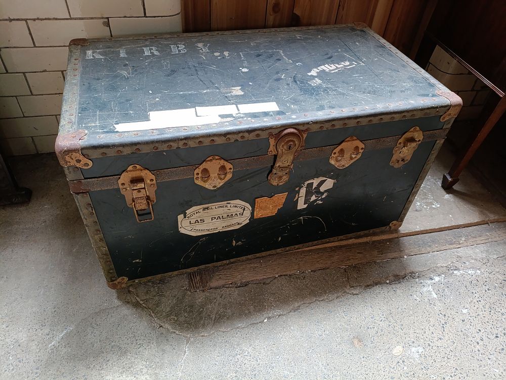 Lot 375: Large vintage wooden storage/carriage trunk approximately 92x54cm