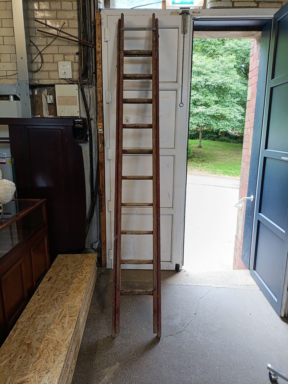 Lot 385: Large set of extendable wooden ladders
