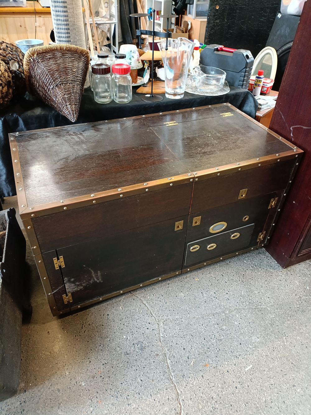 Lot 388: Large vintage hi fi cabinet/ storage unit in...