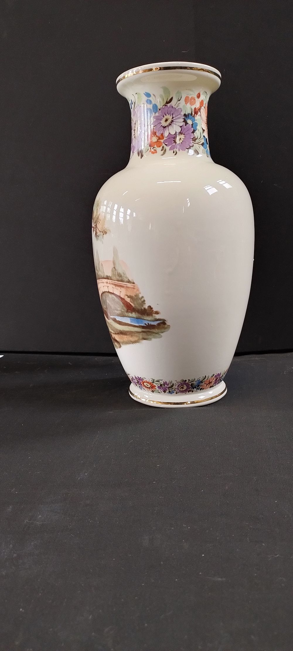 Lot 462: Lovely vase with hand painted gold gilt rims