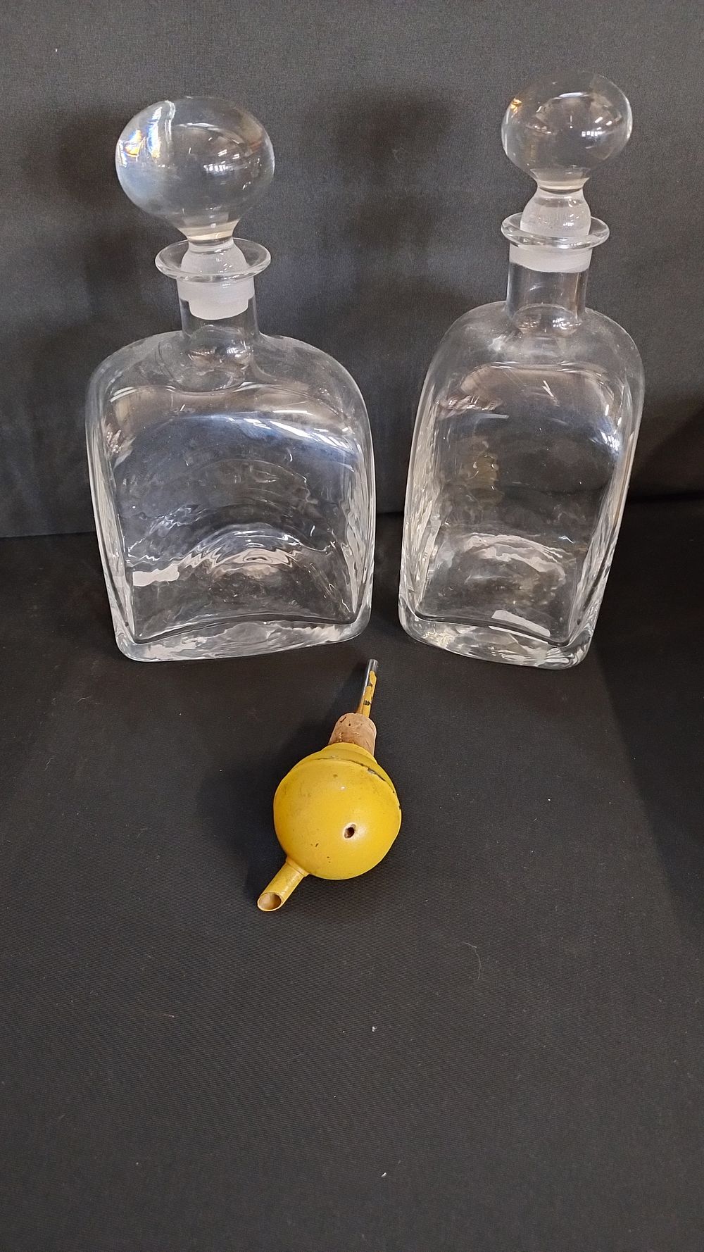 Lot 477: 1960’s Darlington Crystal Frank Thrower ripple effect decanter...