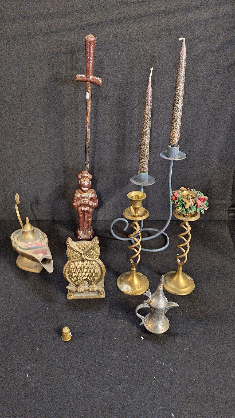 Lot 492: Selection of vintage metal and brass ware