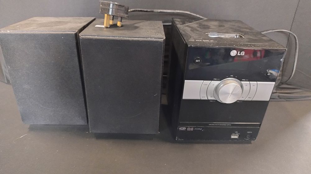 Lot 497: LG stereo system with docking station and speakers