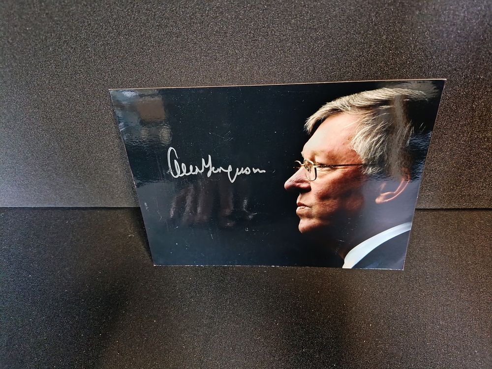 Lot 502: Sir Alex Ferguson Signed Photograph