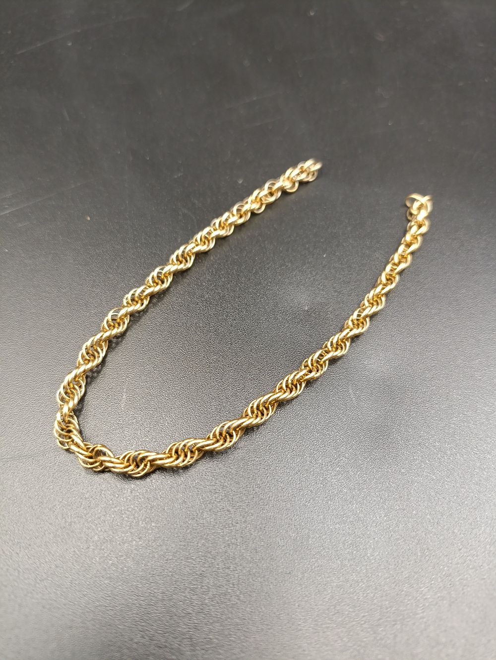 Lot 506: 9ct gold chain approximately 3.98g