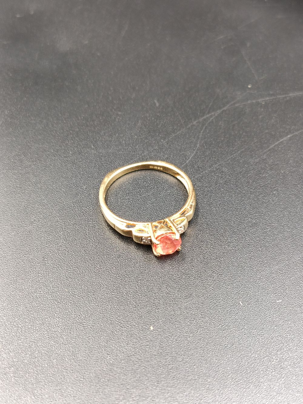 Lot 508: 18ct gold ring size N/O with Elbaite (pink...