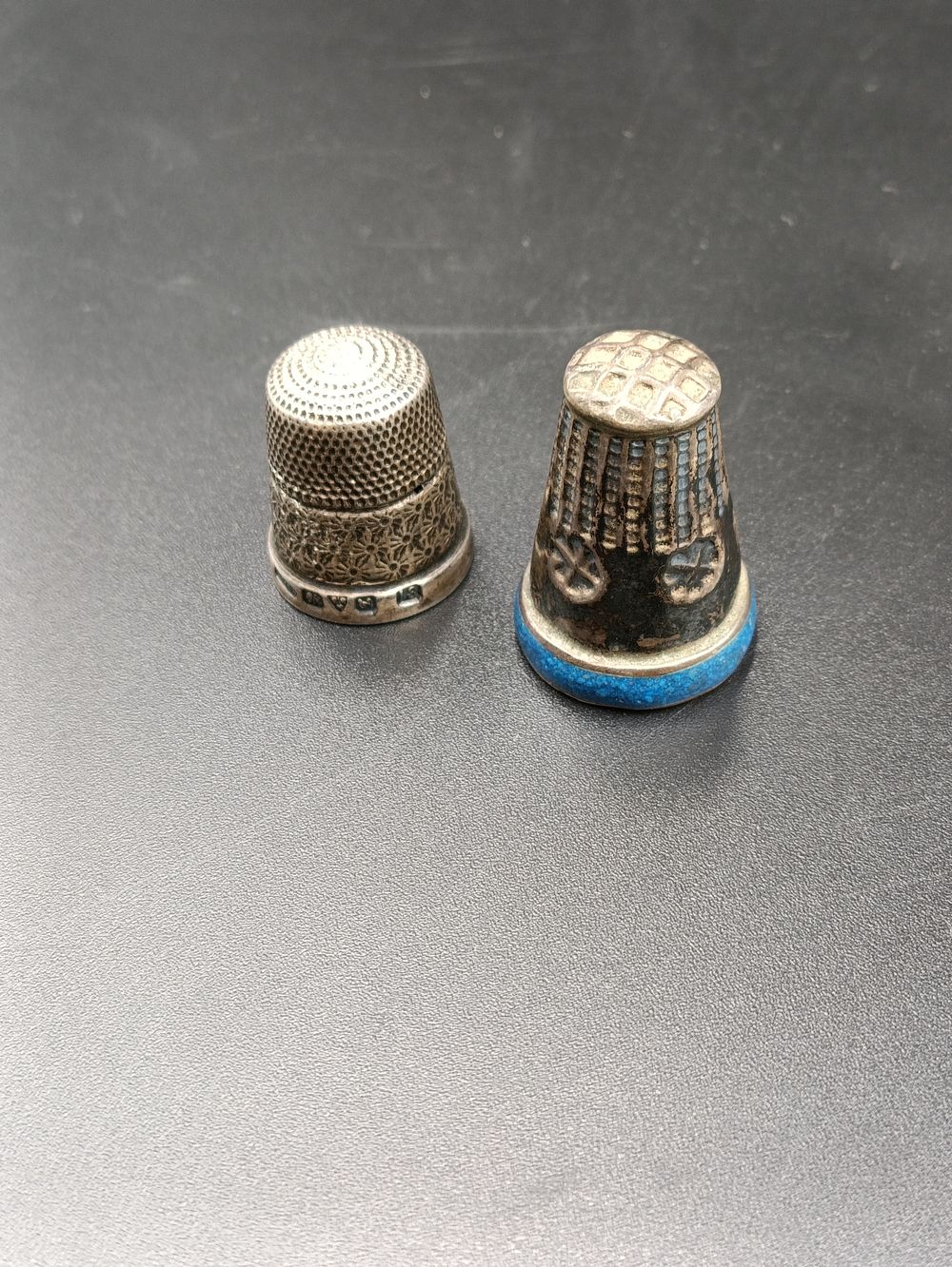 Lot 510: Sterling silver Sheffield 1911 thimble along with a...