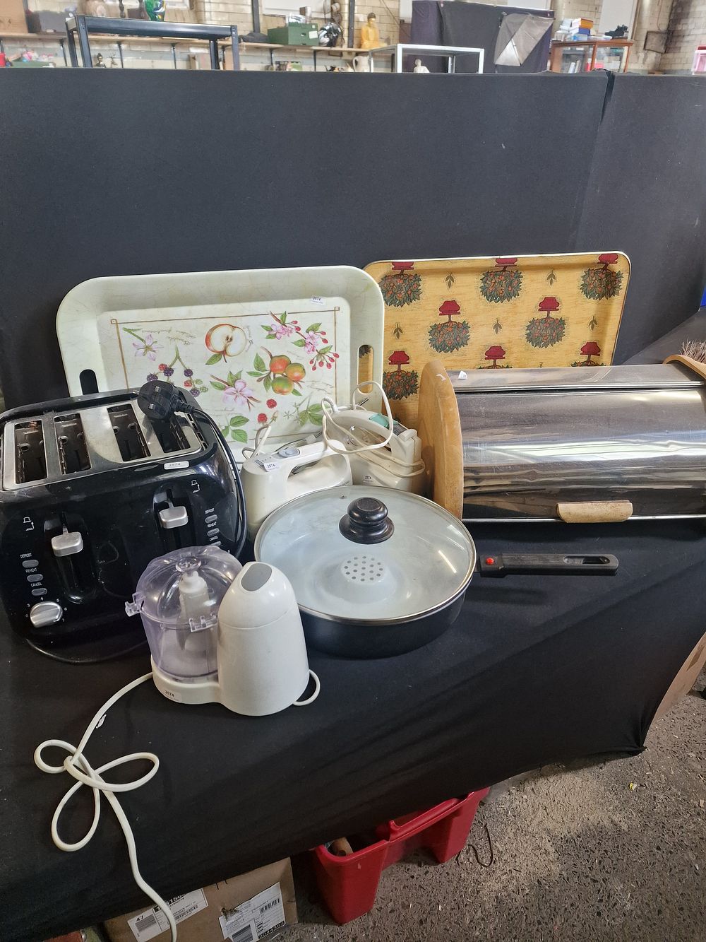Lot 152: Selection of Kitchen Items. 4 Slice Toaster, Two Mixers, Blender, Pan, Bread Bin and Trays