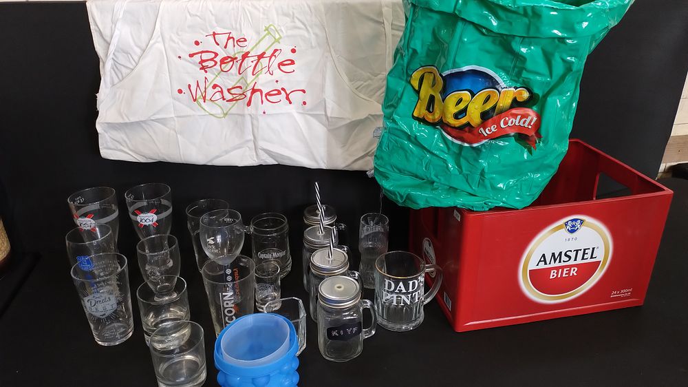 Lot 160: Various home bar items