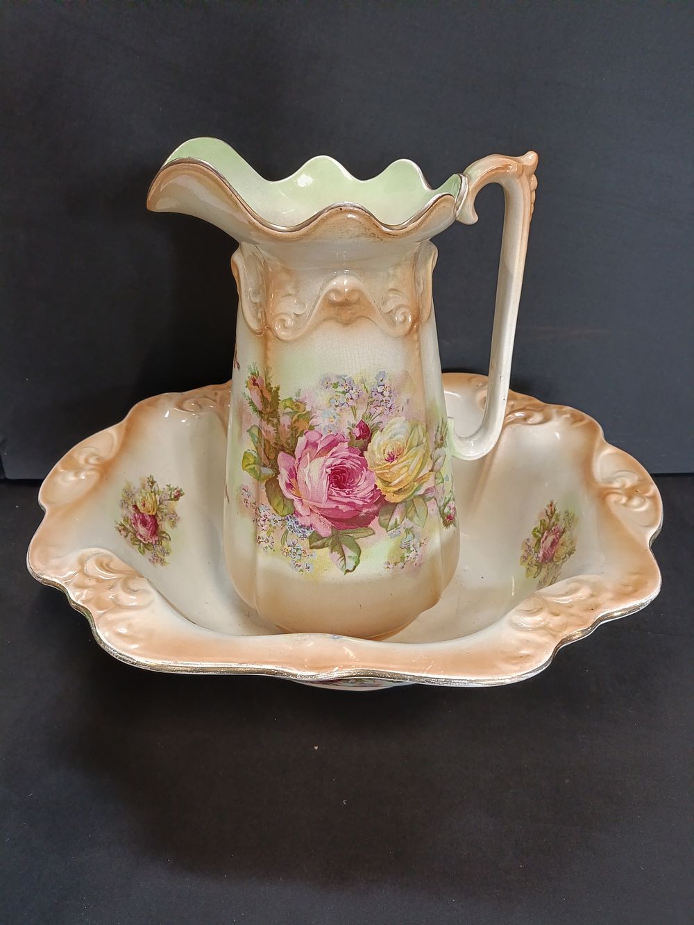 Lot 166: Very large Blush vintage wash Stand bowl and...