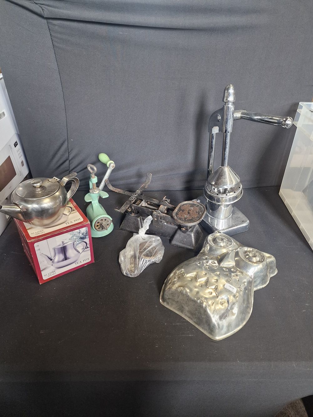 Lot 193: Selection of Vintage Kitchen Items Inc Scales and...
