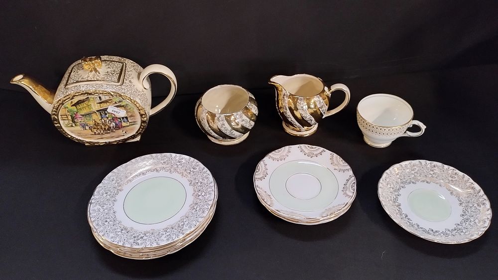 Lot 195: 22 CT gold inlaid tea set, teapot, 1...