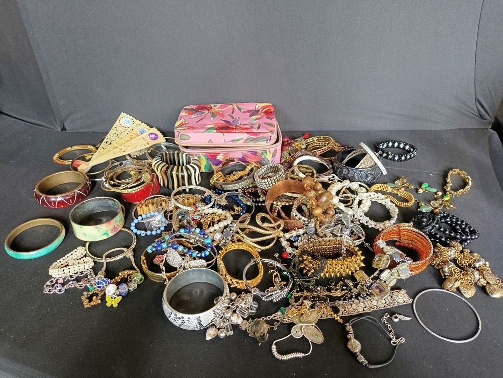 Lot 214: Large selection of mixed jewellery including mainly bracelets...