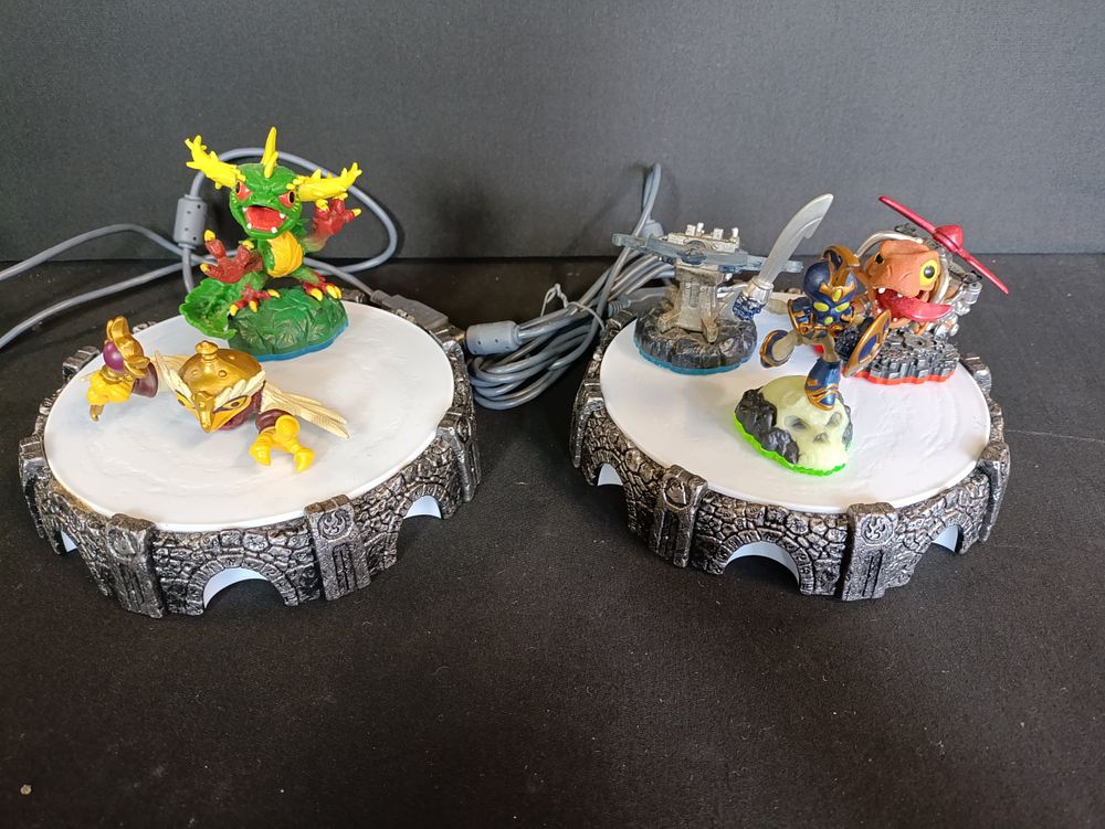 Lot 255: Two Skylanders portals and 5 figures for Sylander...