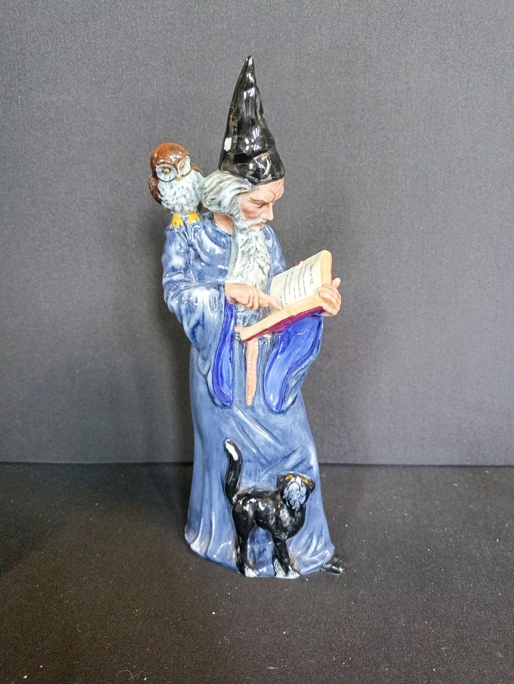Lot 52: Royal Doulton The Wizard HN 2877 figurine