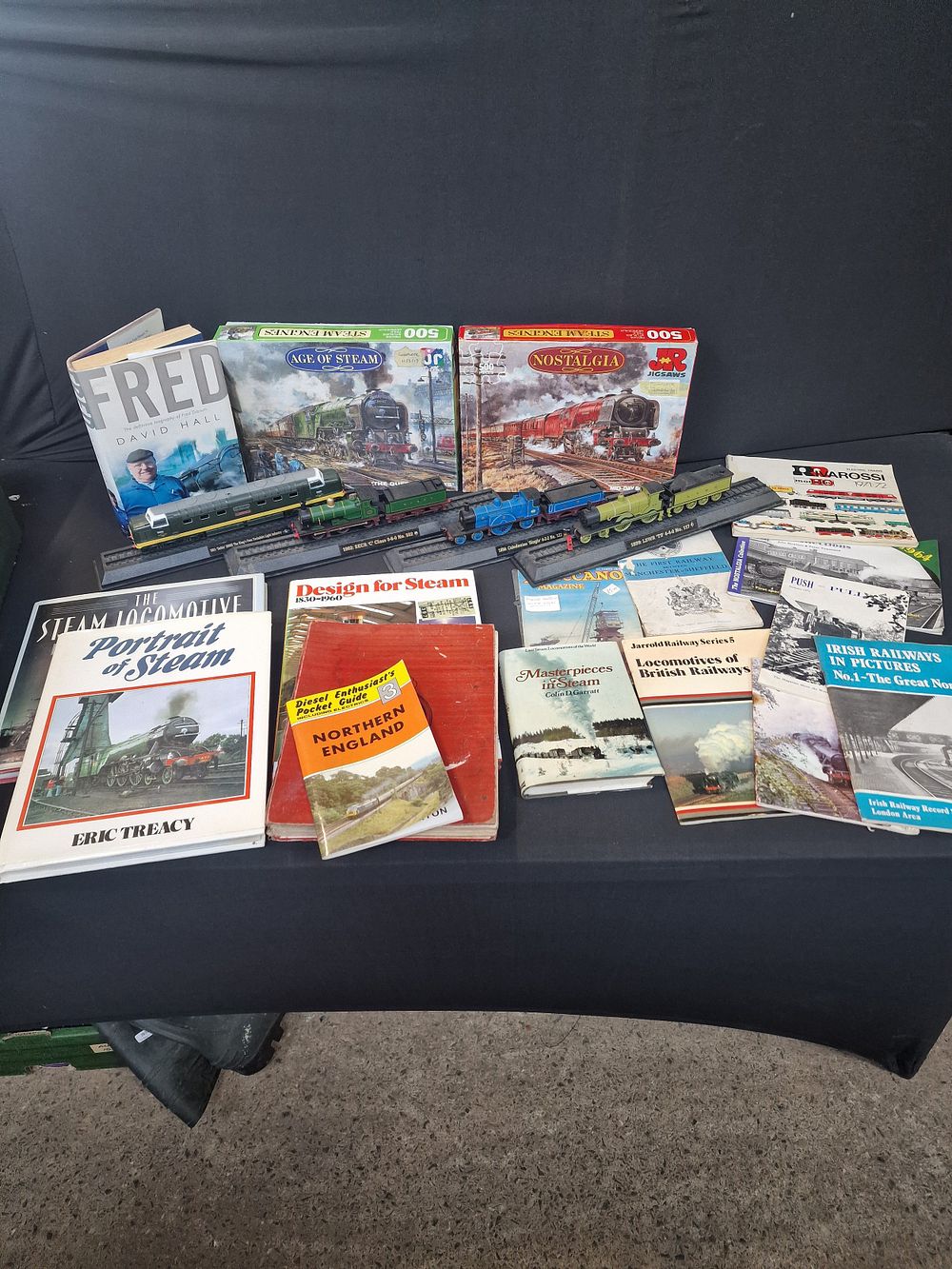 Lot 94: Selection of Railway Books, Models and Jigsaws