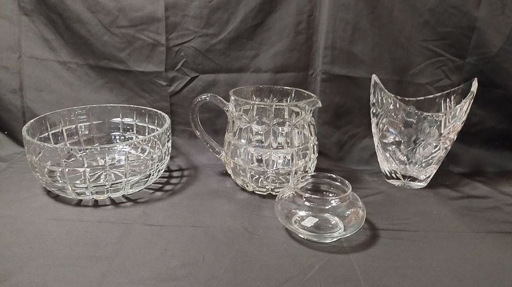 Lot 102: 4 items of cut glass and crystal vase,...
