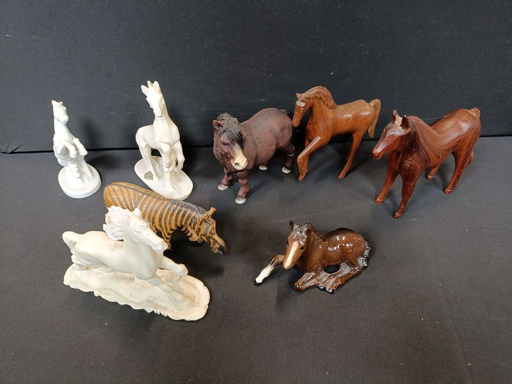 Lot 109: Collection of ornamental horses including Leonardo Collection, wooden...