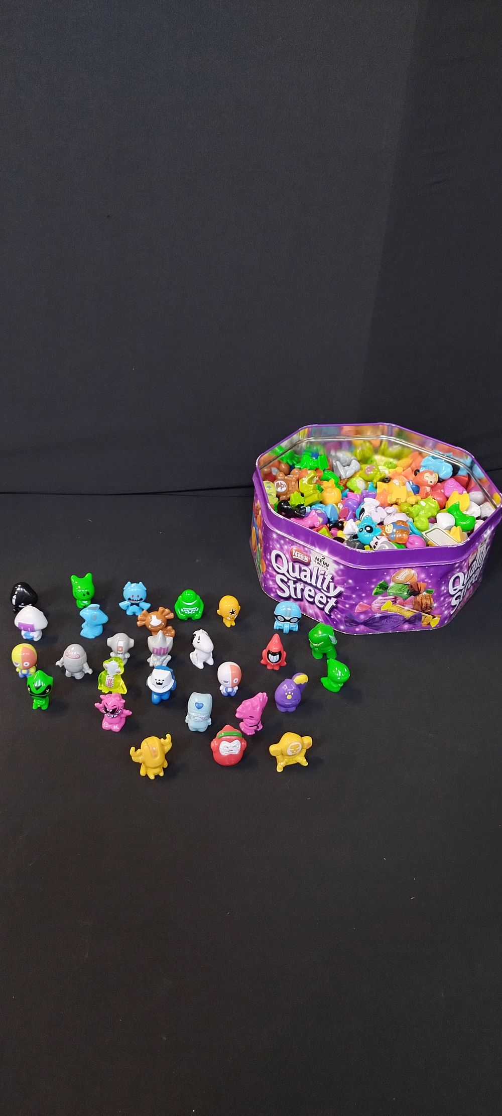 Lot 132: Sweet tin full of Vintage Gogos Crazy Bones...