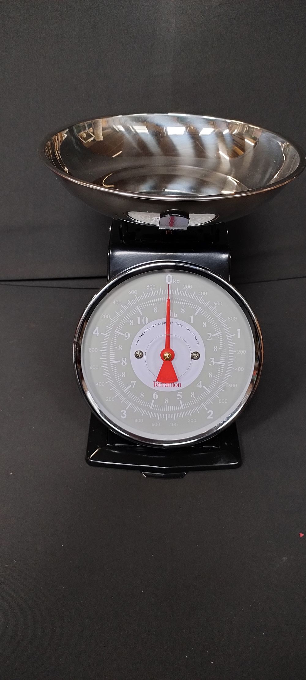 Lot 141: Terraillon. Tradition 500. kitchen scales in black and...