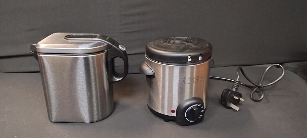 Lot 146: Coopers single deep fat fryer for one person....