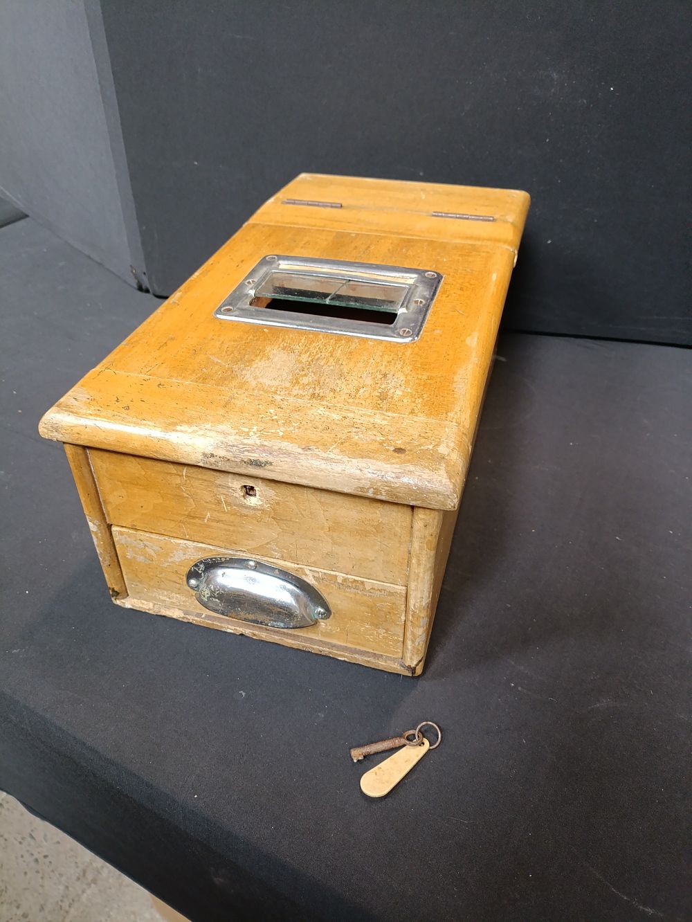 Lot 170: Lockable Antique wooden cash register / till with...
