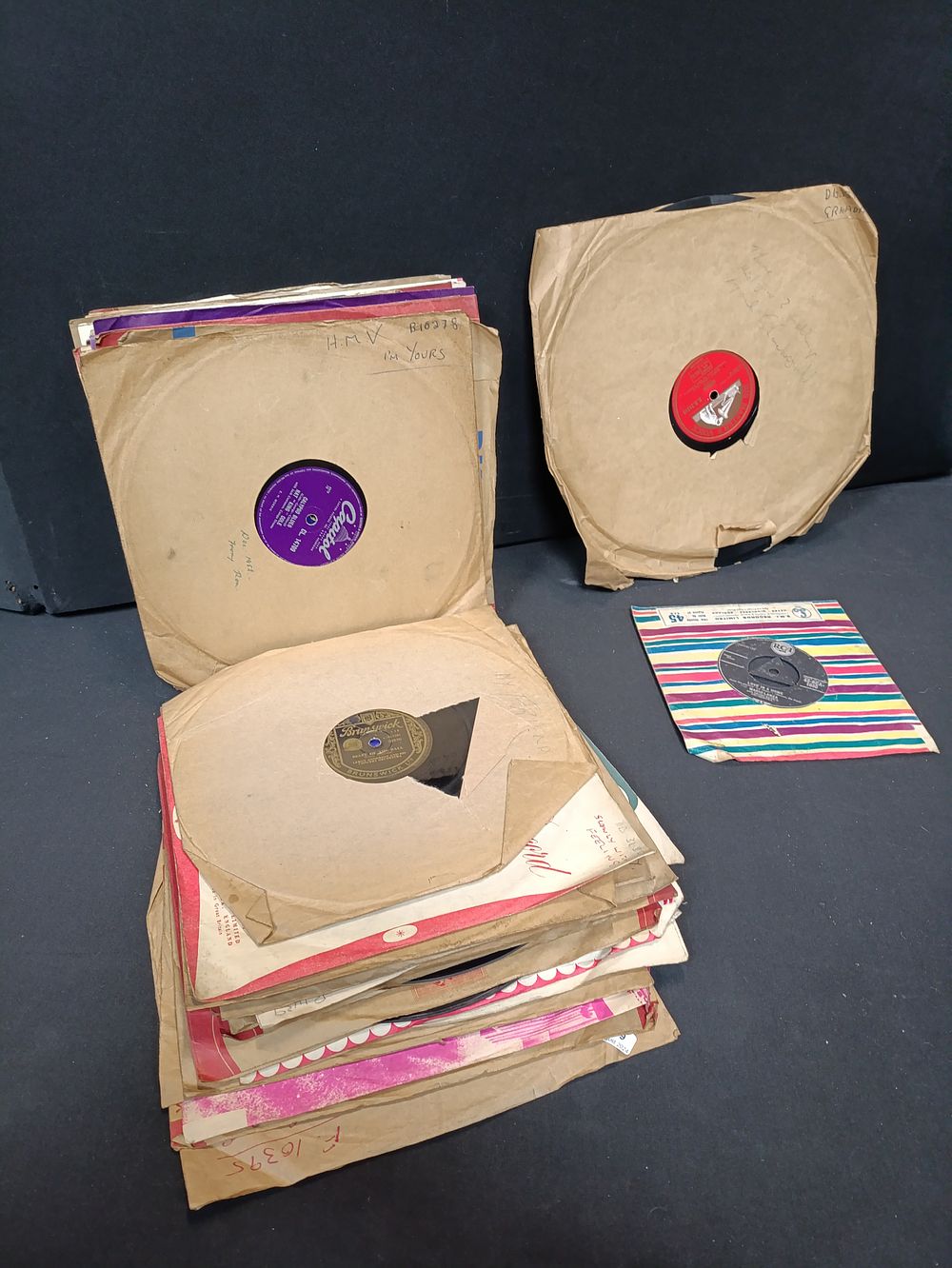 Lot 172: Selection of vintage vinyl records including mostly 78s...