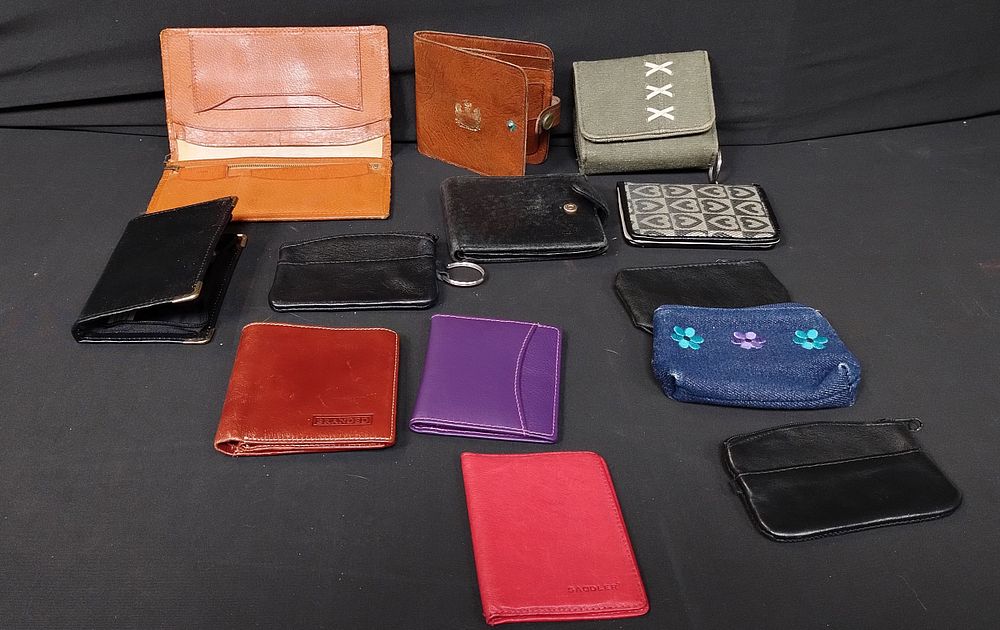Lot 226: Various ladies and gents wallets and purses