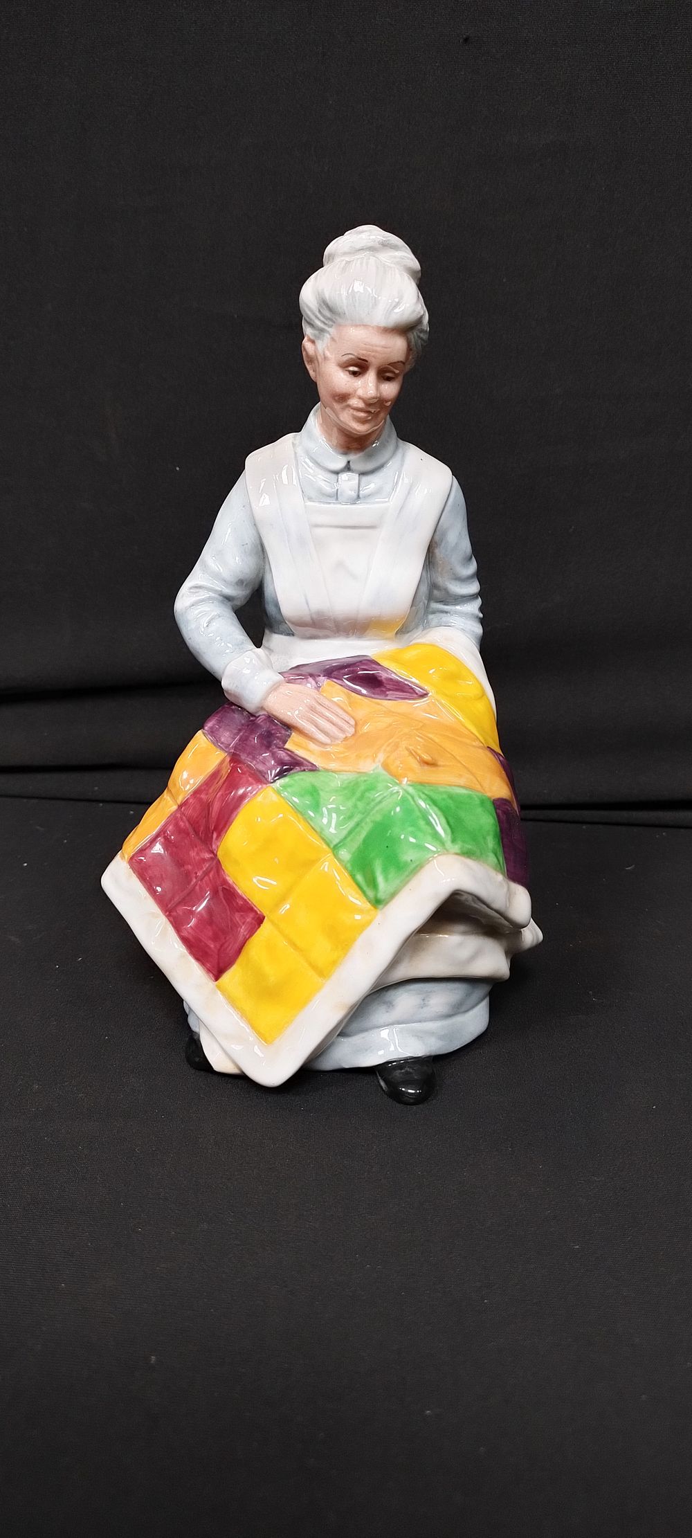 Lot 250: Royal Doulton HN2814 EVENTIDE Bone China Figurine 1976