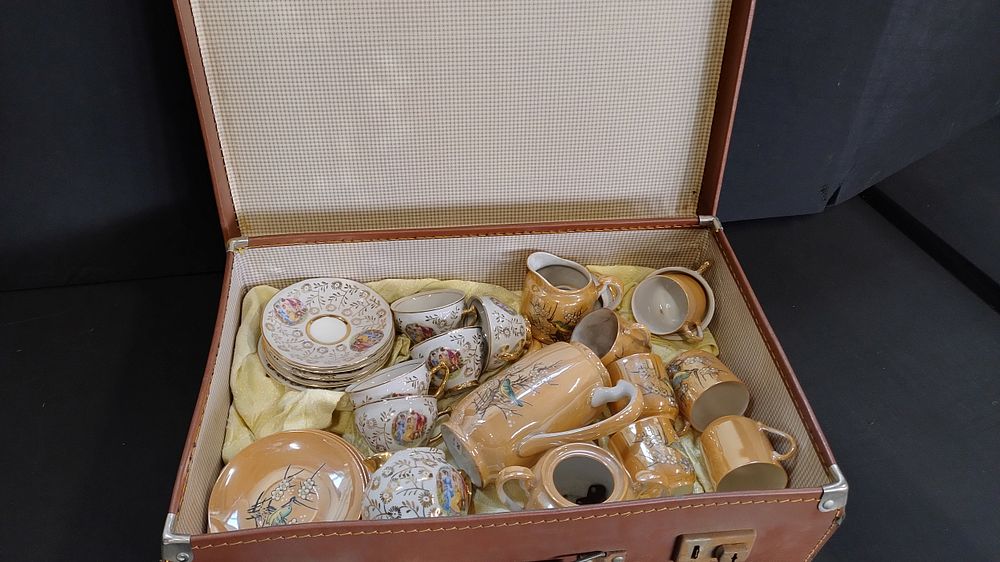Lot 260: Case containing mixed tea sets including Czechoslovakia and...