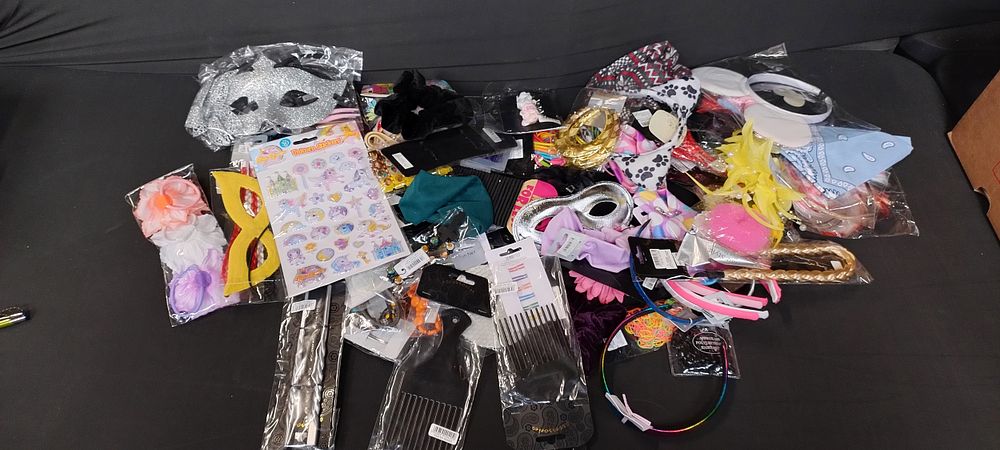 Lot 265: Box of girls/ ladies hair bands, grips, slides,...