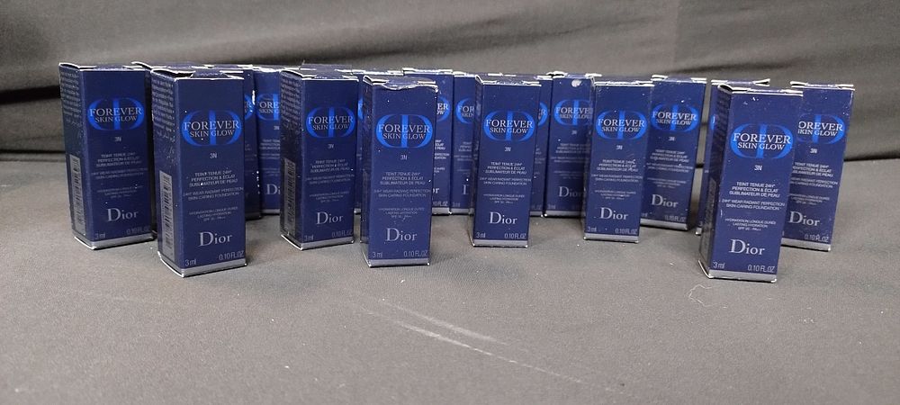 Lot 270: 20 sample packs of Dior Forever Skin Glow...