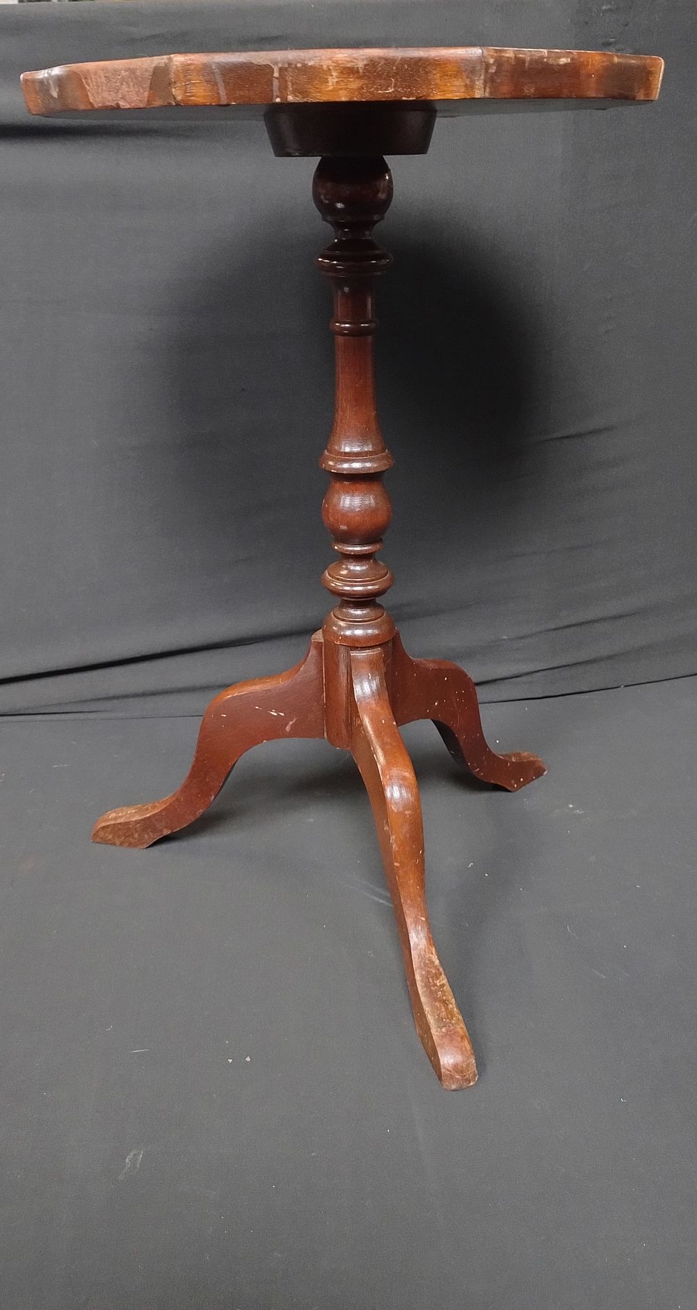 Lot 274: Small 3 legged wine table, lined with red...