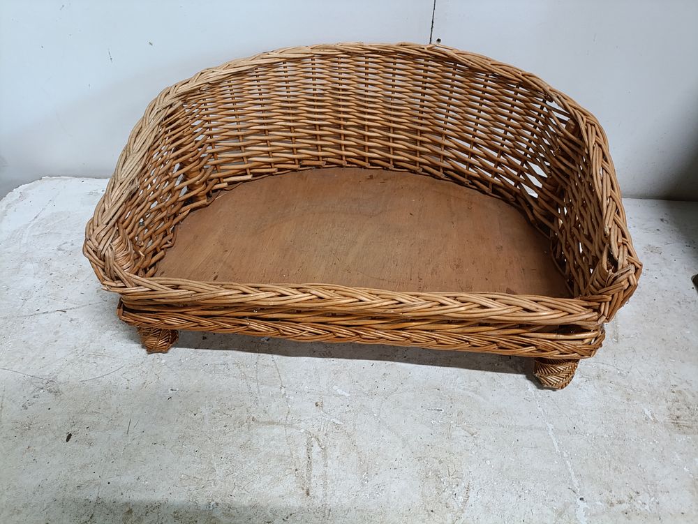 Lot 298: Wicker dog bed approximately 66cm wide