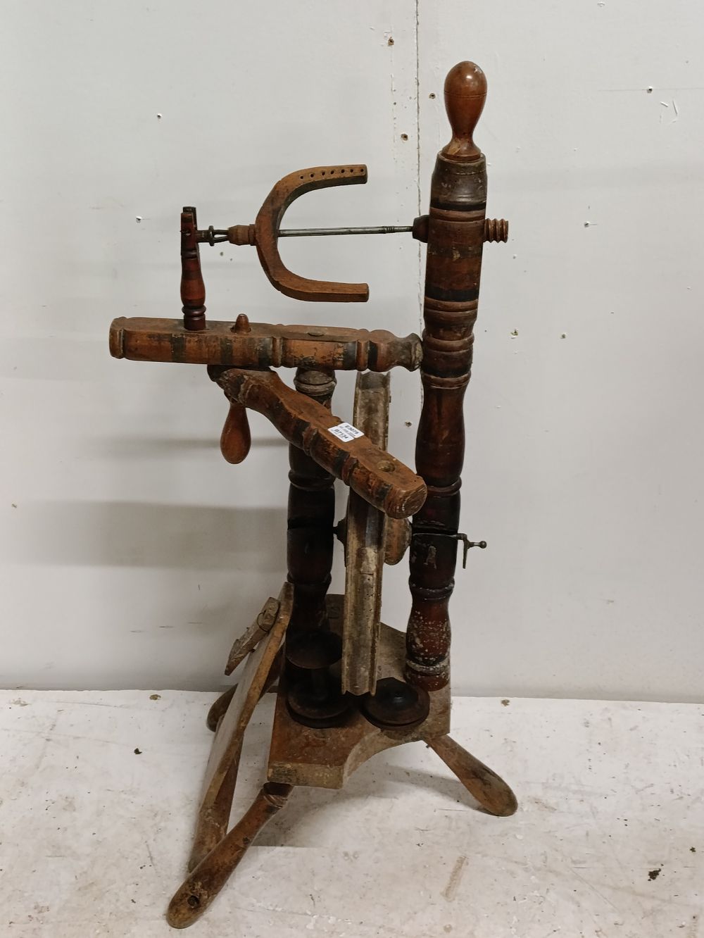 Lot 304: Antique spinning wheel