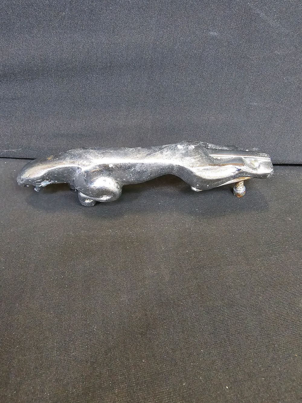 Lot 347: JAGUAR CAR MASCOT with scree points 12cm L