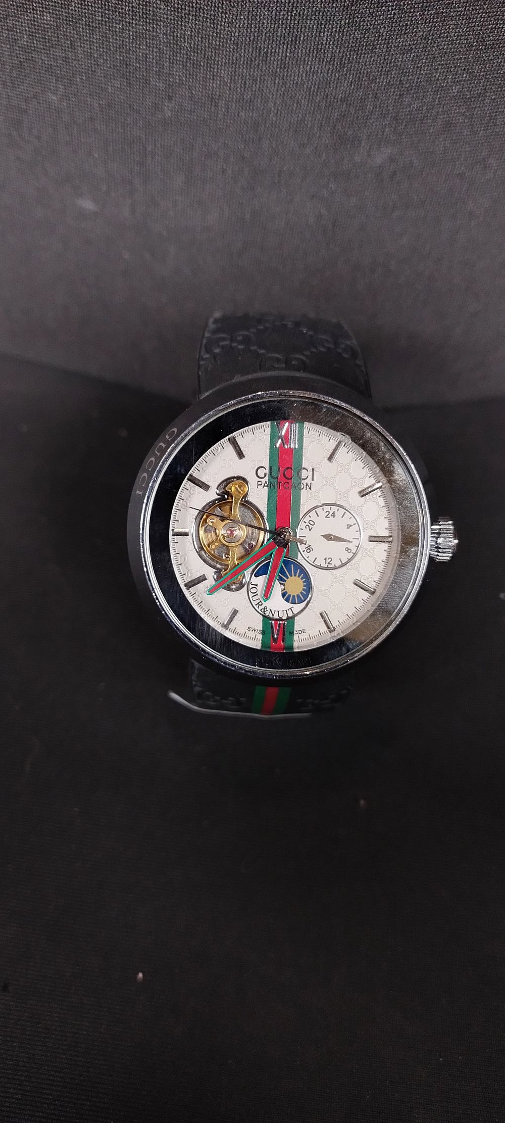 Lot 369: Mens Gucci Pantcaon 15mm chronograph, day and night,...