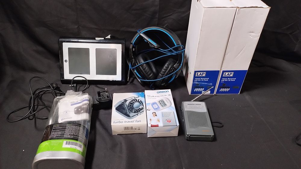 Lot 395: Various items including 15 mm Recessed LED kit...