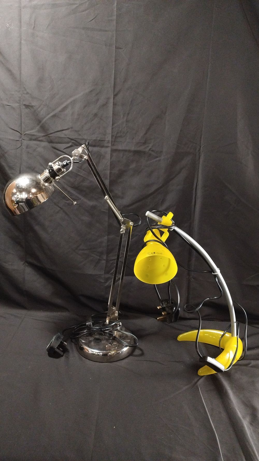 Lot 406: 2 Stylish Adjustable Table Lamps