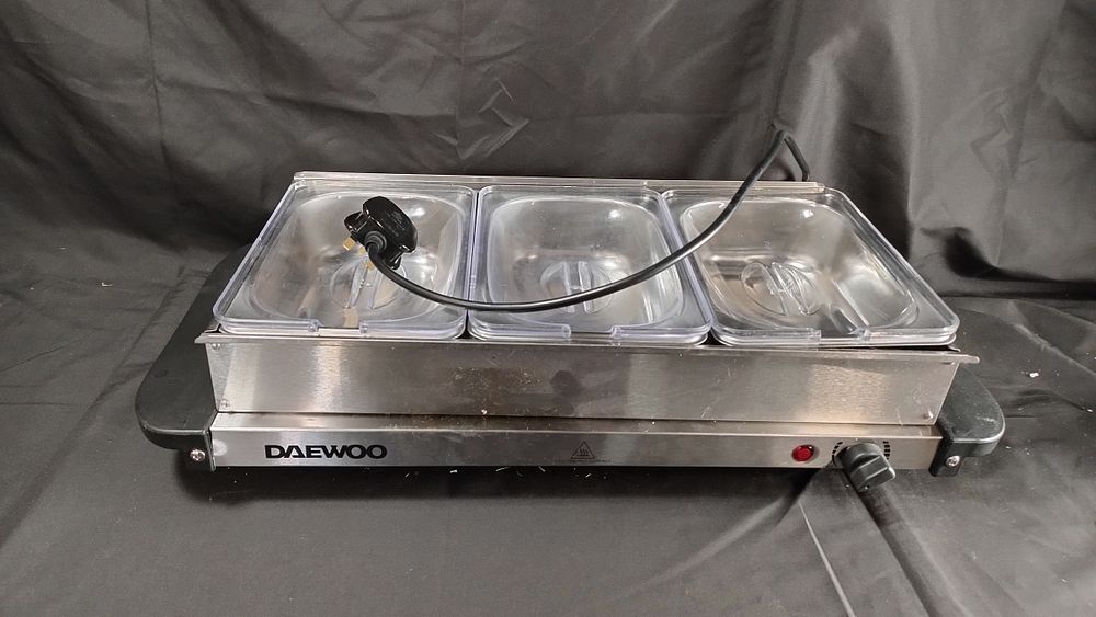 Lot 412: Daewoo electric buffet server tested for power