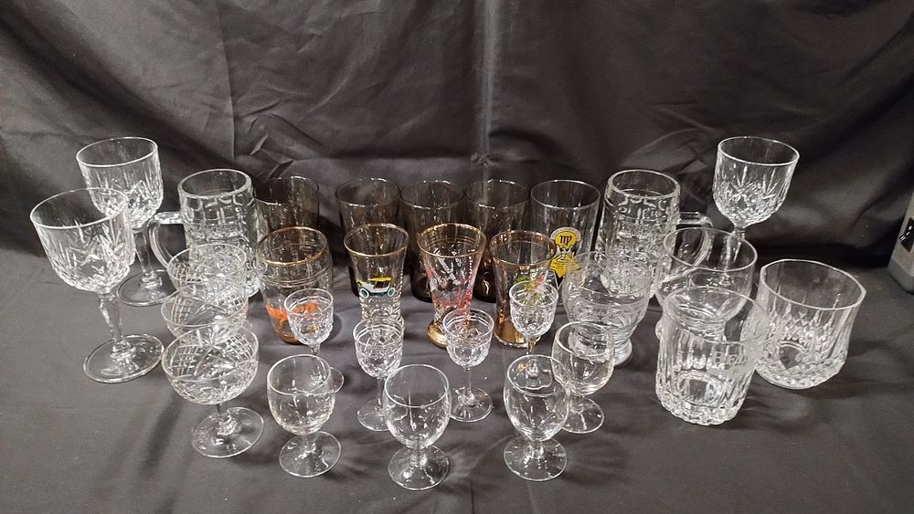 Lot 422: Collection of cut glass and crystal glasses, stein,...