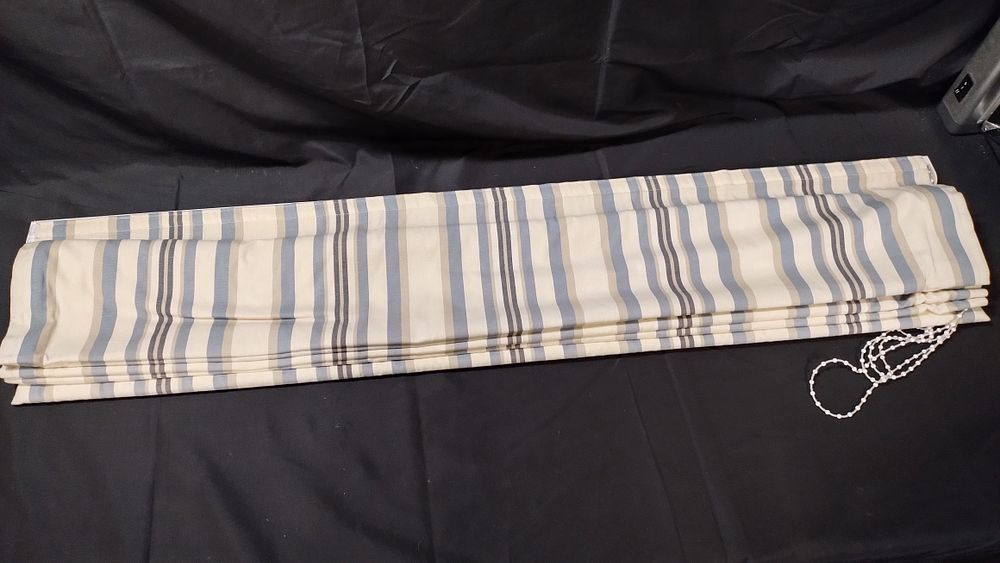 Lot 431: Lined Curtains measures approx D 88 x 76...
