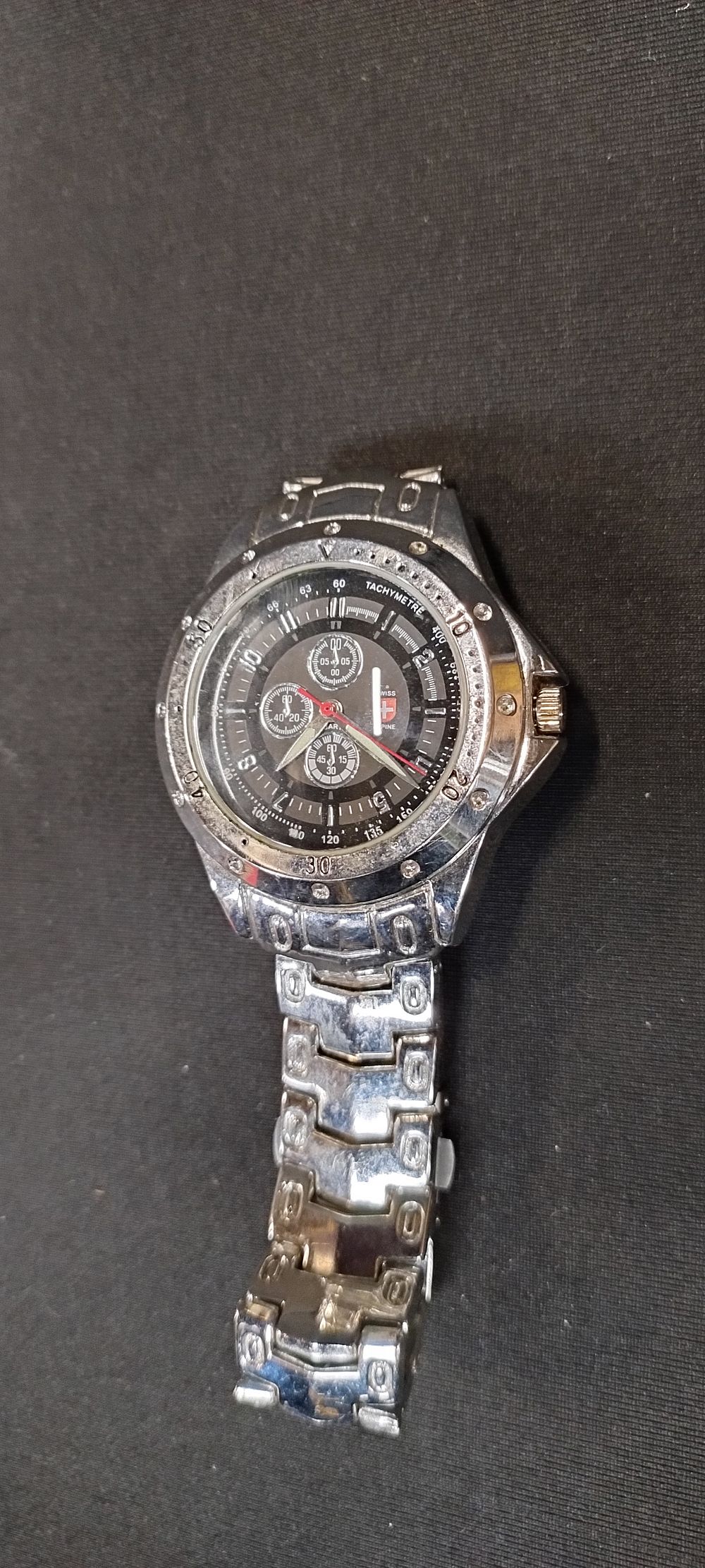 Lot 371: Mens Swiss Alpine chronograph watch with metal strap