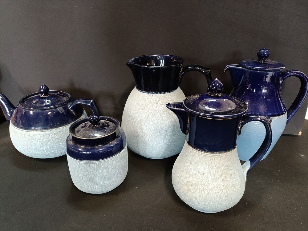 Lot 500: Selection of Vintage Lovatt’s Langley Ware Blue Art...