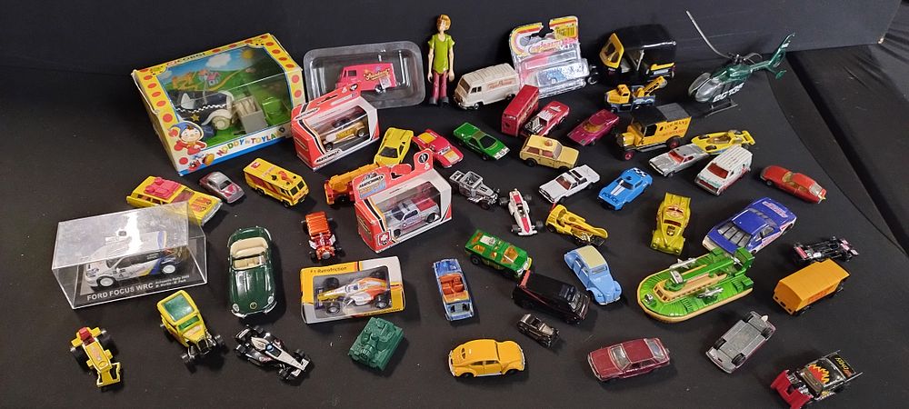Lot 24: Various vintage toy cars including Matchbox, Norev, Hot...