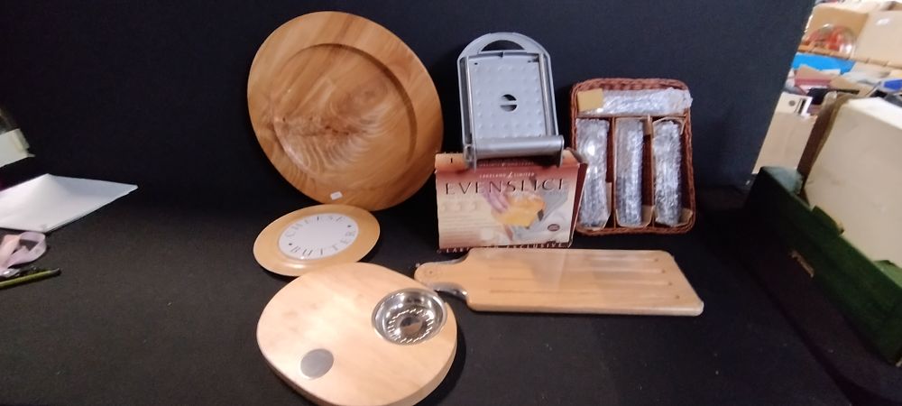 Lot 52: Cutlery set in a woven basket, baguette board,...