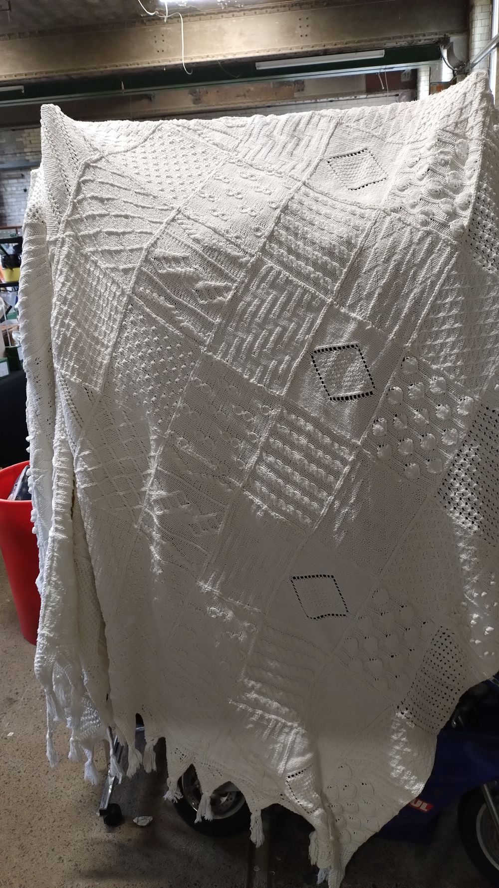 Lot 70: White 120 x 200 weighted blanket with tassel...