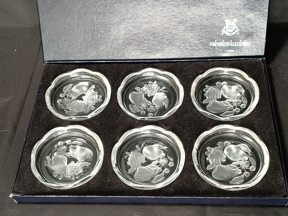 Lot 121: Set of 6 Val Saint Lambert Fruit design...